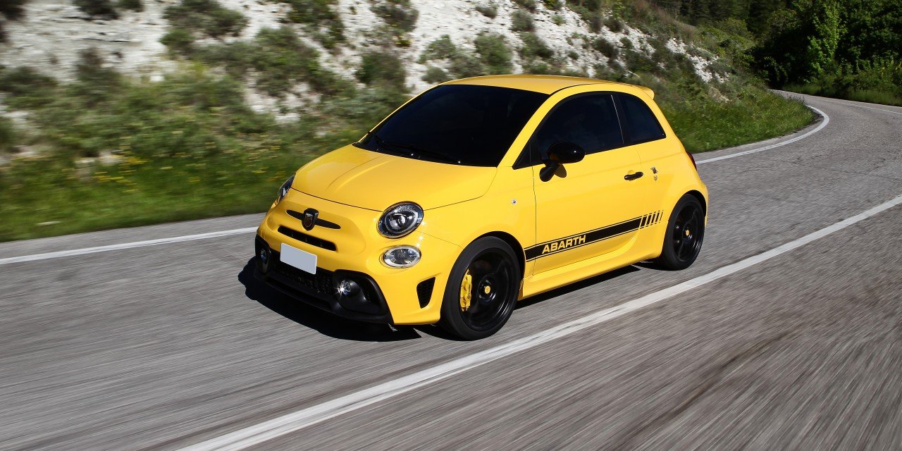 2018-abarth-595-review-1_20190528-094528_1